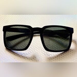 SUNCLOUD Hundo Sunglasses Unisex Matte Black Polarized Gray Green Lenses